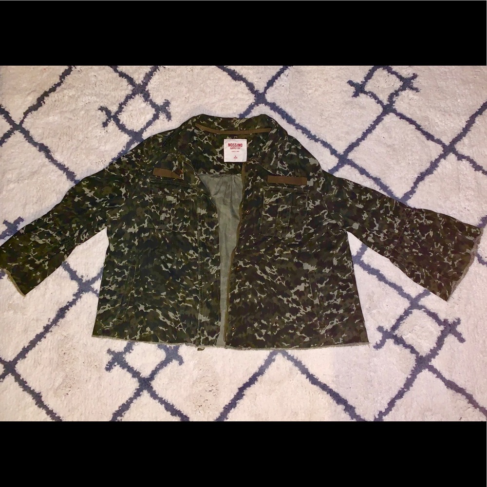 Mossimo Cropped Camo Jeans Jacket in Size XL 💚